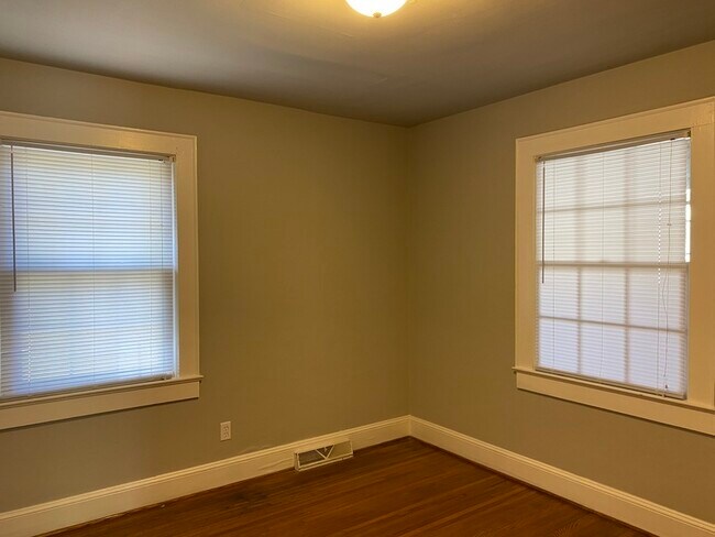 Building Photo - 2721 Holt St