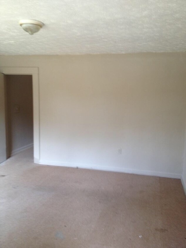 Building Photo - ***UPCOMING***1 Bedroom /  1 Bathroom DUPL...