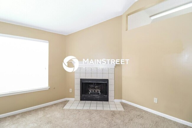 Building Photo - 3 Bedroom Pet-Friendly Home in Memphis, TN with Main Street Renewal