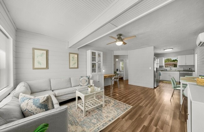 Foto del edificio - 5608 Sunset Ave