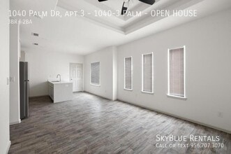 Building Photo - 1040 Palm Dr