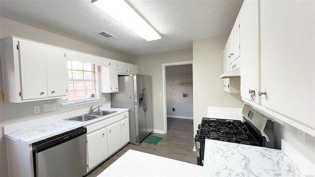 Foto del edificio - 5757 Sweet Meadow Dr