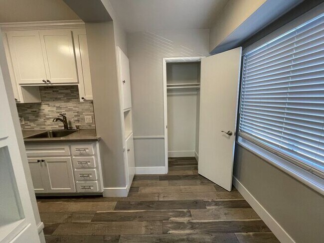 Foto del edificio - 2721 T St