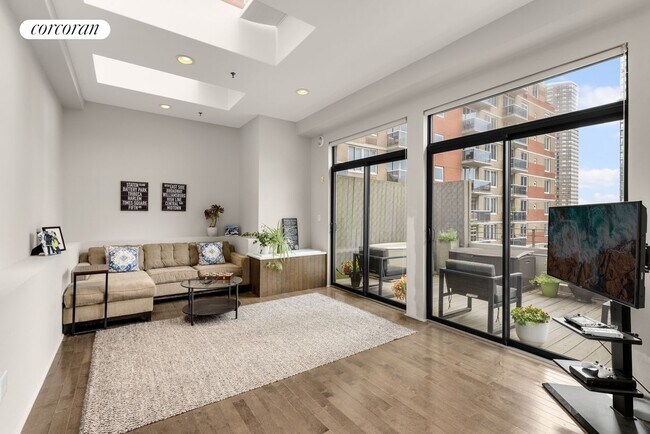 Building Photo - 552 W 43rd St