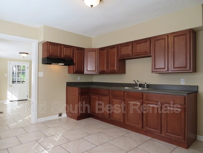 Building Photo - 2707 Chatsworth St