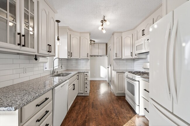 Foto del edificio - 15348 Drexel Way