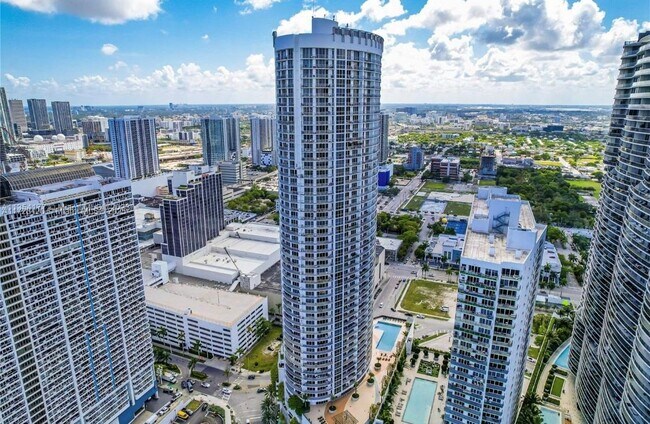 Foto del edificio - 1750 N Bayshore Dr