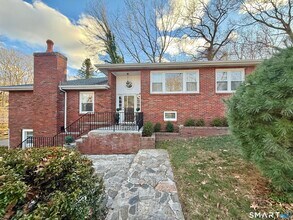 Building Photo - 36 Center Dr