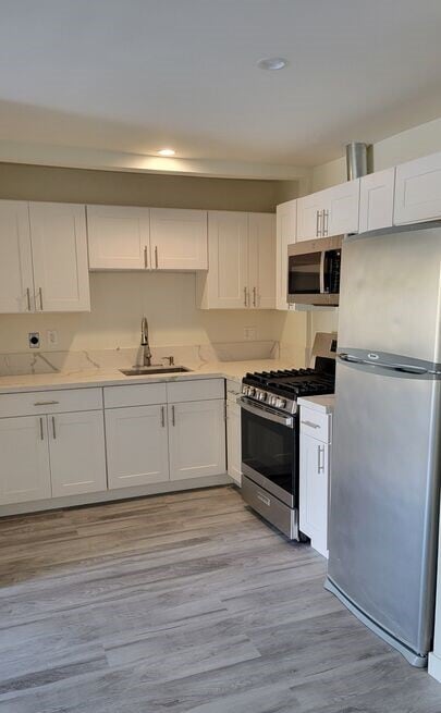 Building Photo - 304 La Peer Dr
