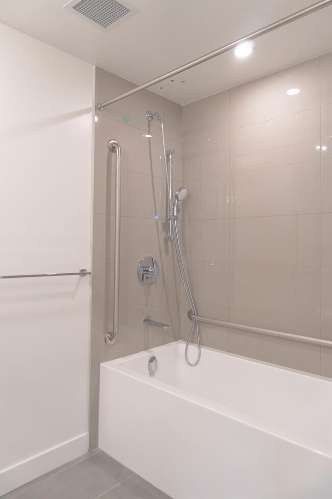 Photo du bâtiment - 901 Lougheed Hwy.