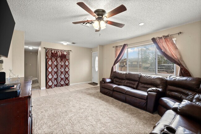 Foto del edificio - 427 Rosewood Drive Fountain, CO 80817