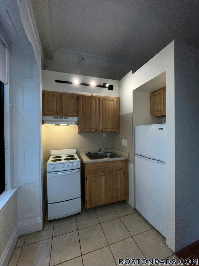 Building Photo - 62 Boylston St