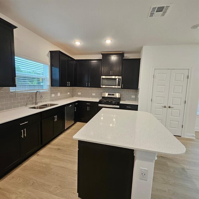 Foto del edificio - 10017 Milton Albert Way