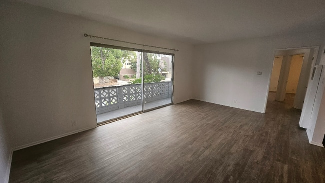 Building Photo - 545 Hayworth Ave