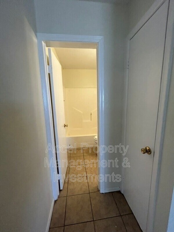 Building Photo - 2409 Gumwood Ave W
