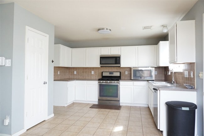 Building Photo - 16423 Chandler Ridge Ln