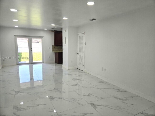 Building Photo - 13520 SW 64th Ct