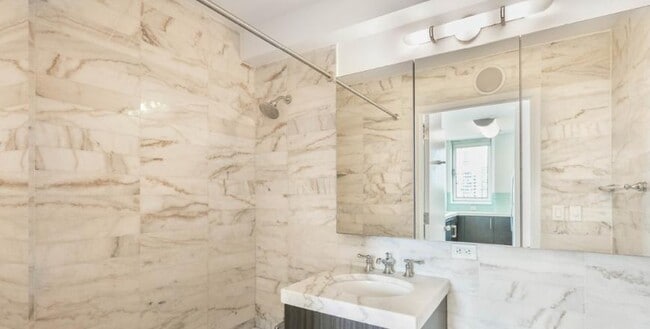 Building Photo - 3 bedroom in New York NY 10018