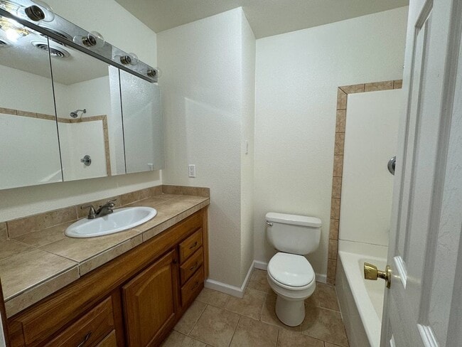 Building Photo - 2614 Palomar Pl