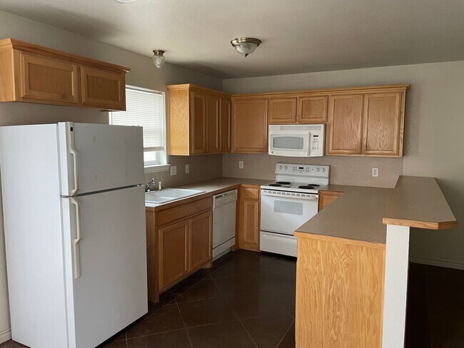 Foto del edificio - 3 BED, 2.5 BATH Townhouse; Close to ACU
