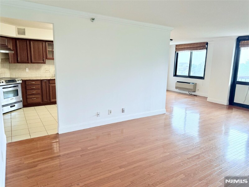 Primary Photo - 1265 15th St