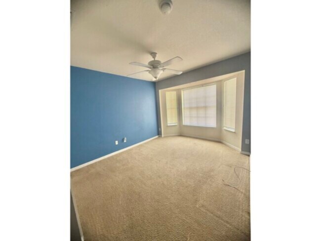 Building Photo - AVAILABLE NOW!!!!  3 Bedroom 2 bath 1 car ...