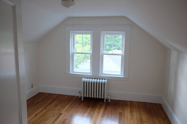 Building Photo - 15 Sargent Rd