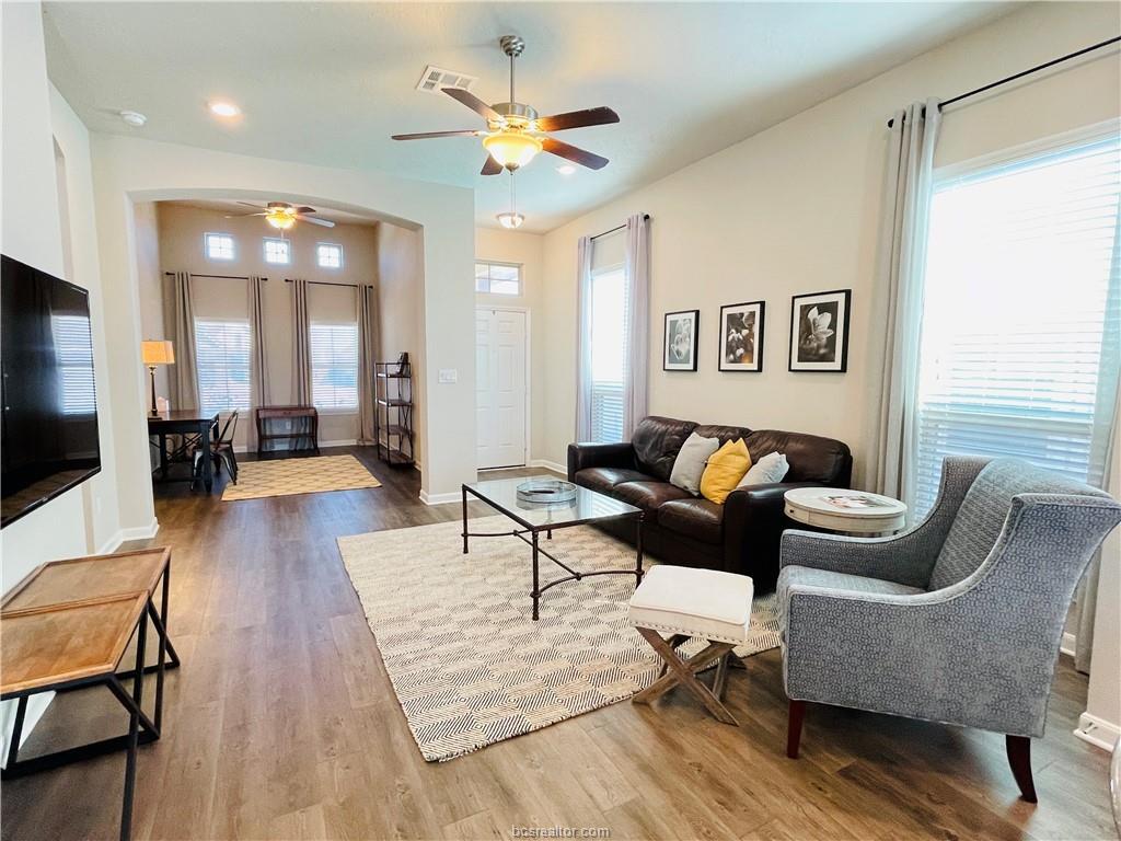 Photo - 2103 Dumfries Dr (Bryan, TX)