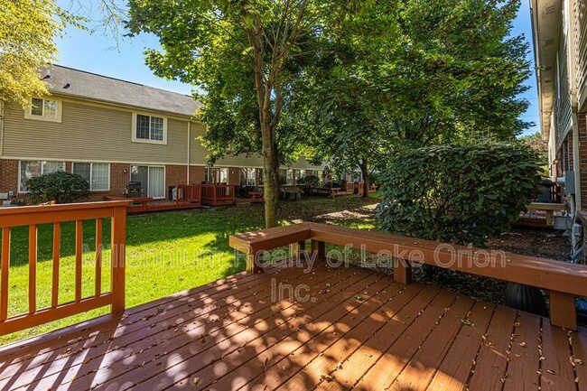 Building Photo - 420 James Cir