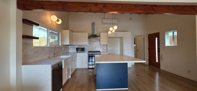 Foto del edificio - 1403 N Rose St