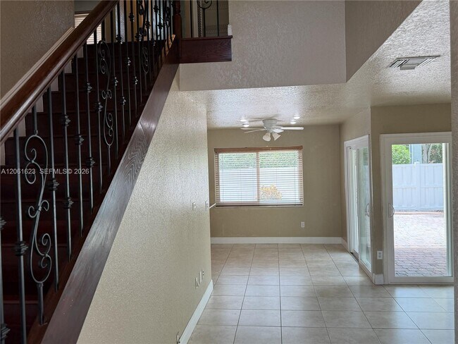 Foto del edificio - 804 NW 99th Ave