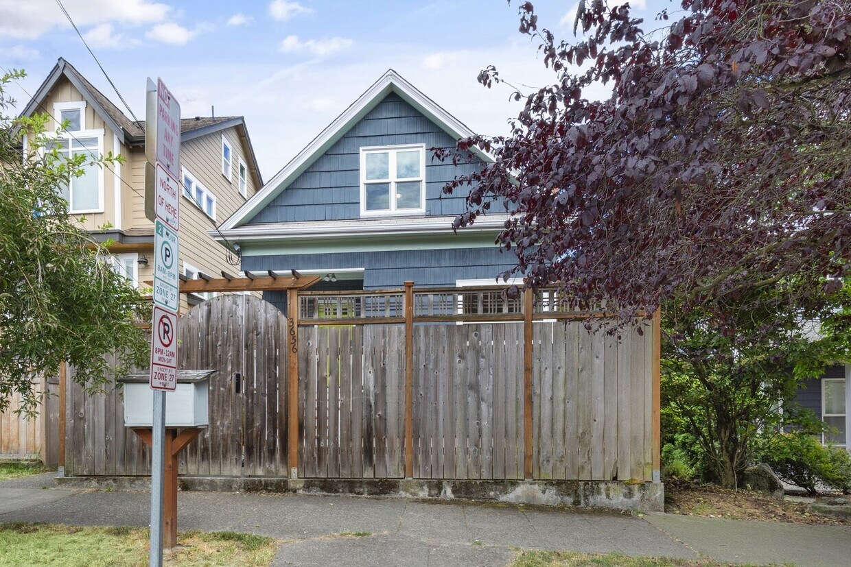 Primary Photo - Charming 1906 Craftsman in Fremont — 3 Beds, Walk to Shops & Parks