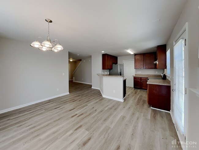 Foto del edificio - 1325 Rushing Creek Pkwy