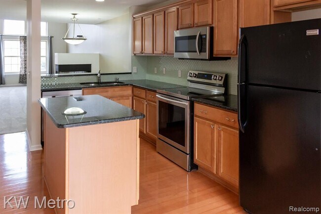 Building Photo - 3034 Camden Dr