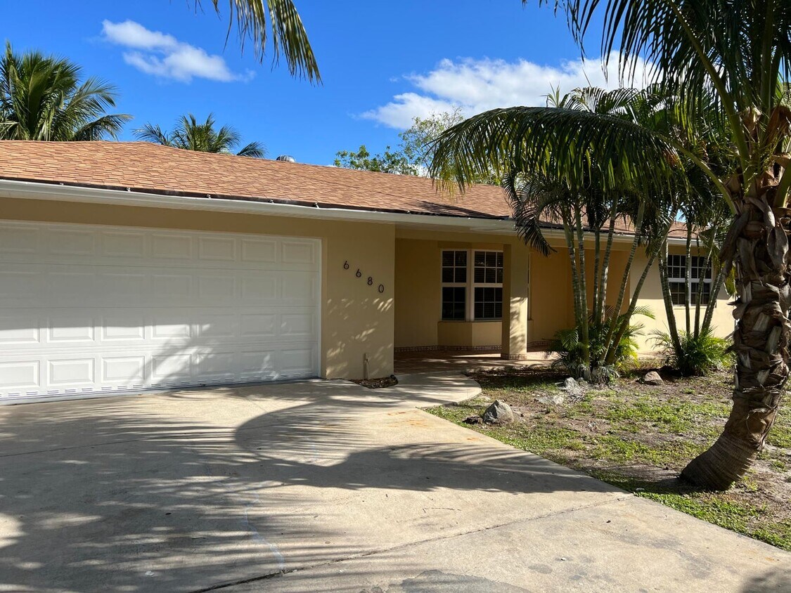 Foto principal - 6680 Hillside Ln