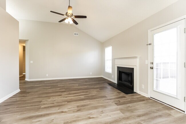 Foto del edificio - 6769 Ascot Dr