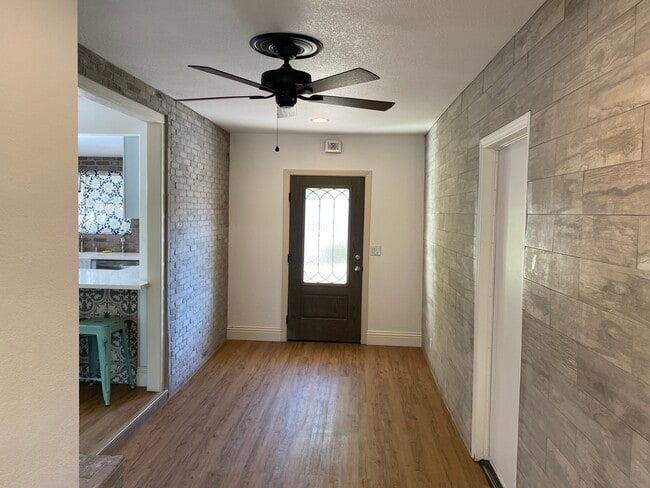 Building Photo - 74166 Fairway Dr