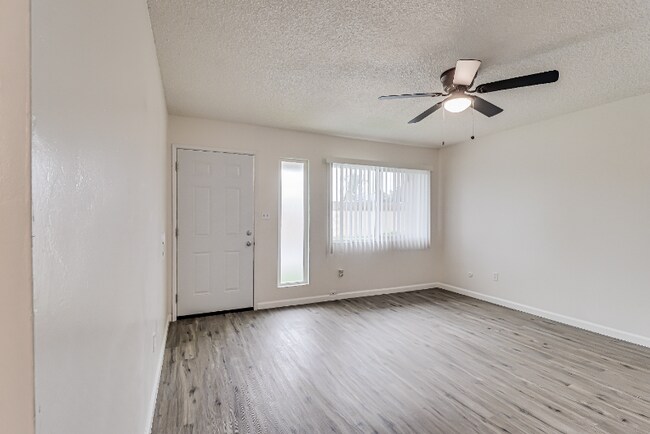 Foto del edificio - 1013 Mira Loma Dr