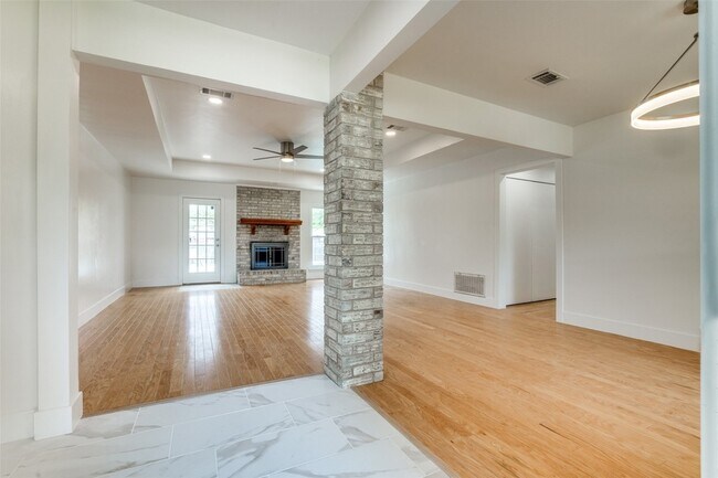 Foto del edificio - 1323 Lark Ln