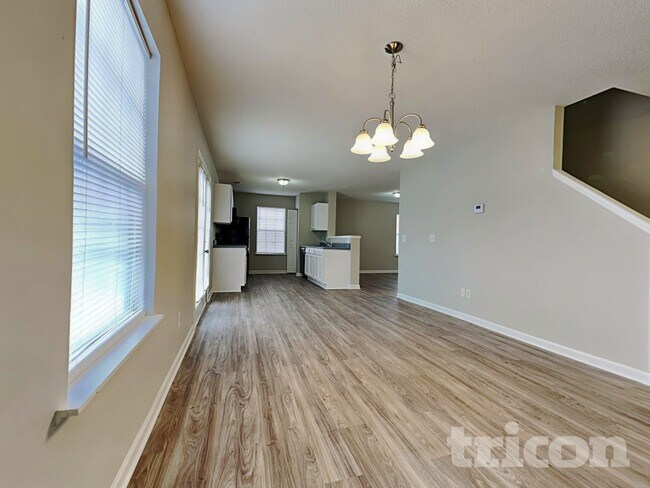 Building Photo - 104 Flyer Ct