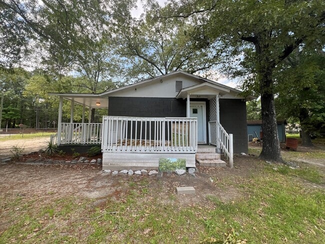 Building Photo - 1900 River Birch Dr