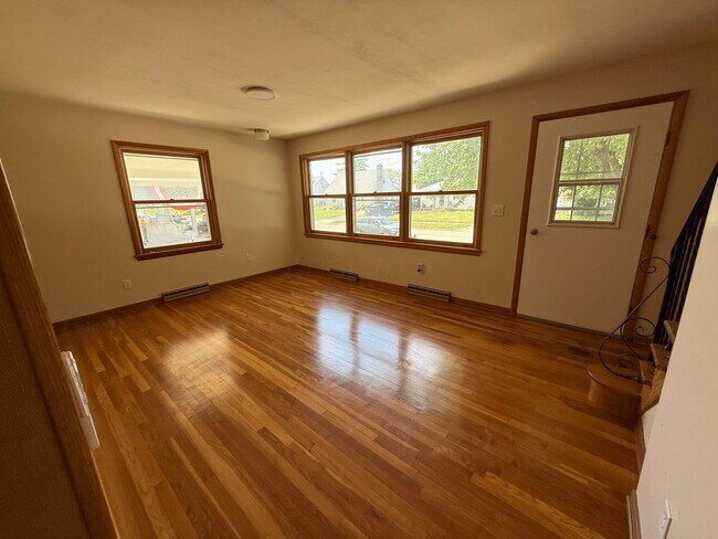 Building Photo - 4212 Beechgrove Dr