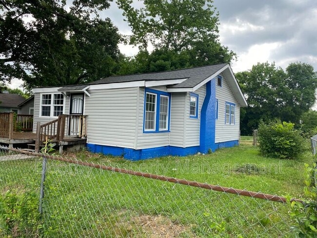 Building Photo - 2700 N Orchard Knob Ave