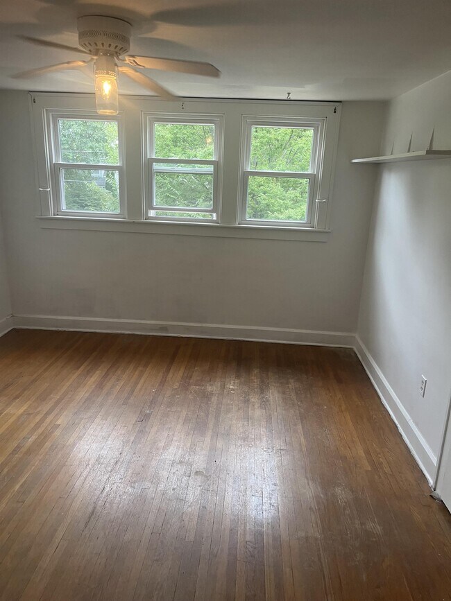 Foto del edificio - 325 E 5th St