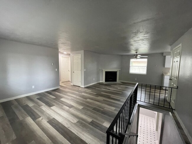 Building Photo - 5223-5225 N Pinegrove Ct