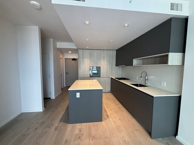 Photo du bâtiment - 1111-6808 Minoru Boulevard