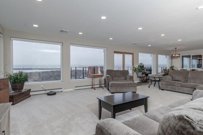 Foto del edificio - 4908 N Galena Rd