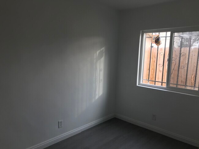 Foto del edificio - 1030 E 21st St