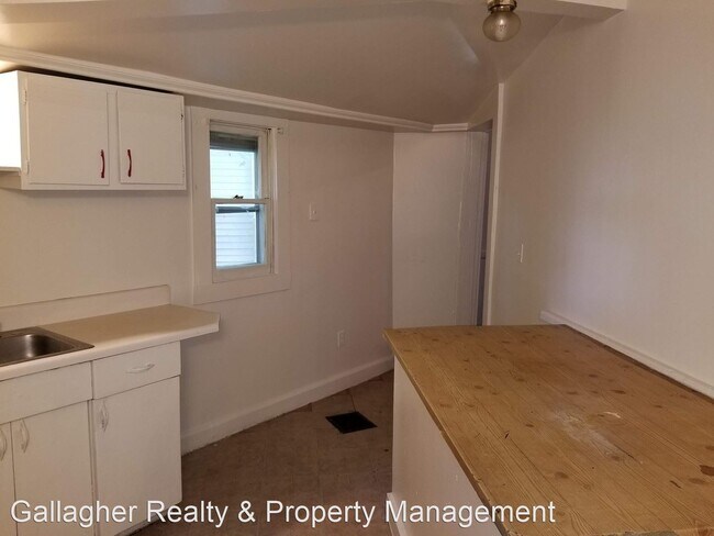 Building Photo - 2 br, 1 bath House - 178 Silver St