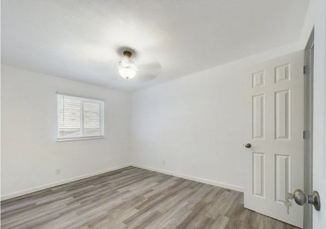 Building Photo - 2401 Manor Rd